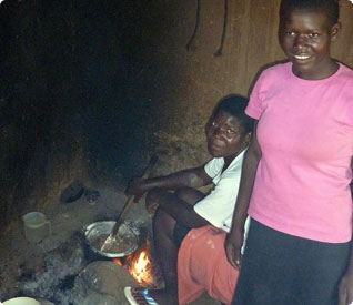 <h5>Open fire cooking<br>kills over 1.6M people per annum</h5> The average Kenyan rural family consumes 13 trees per annum for firewood. This causes respiratory disease in woman and children and emits over 4.5 tons of CO2 per family per annum. <a
href="http://www.rvesol.com/informed/facts/">More info...</a>